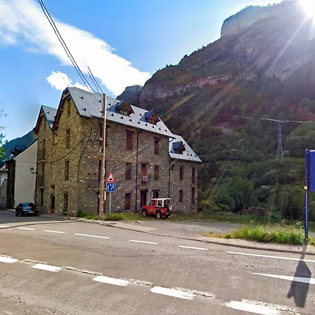 Apartamentos Canfranc Pueblo 3000 Exterior photo