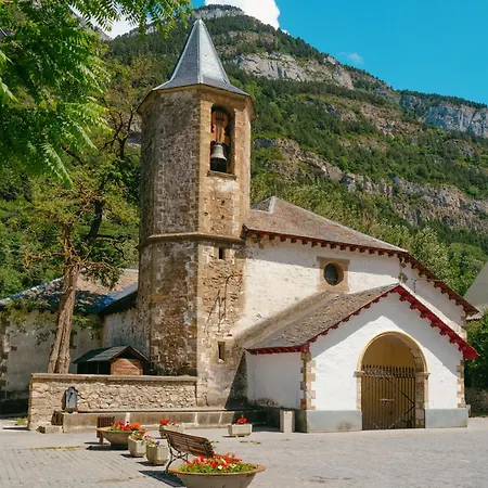 Apartamentos Canfranc Pueblo 3000 Exterior photo