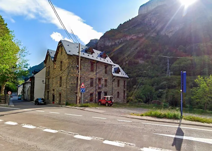 Apartamentos Canfranc Pueblo 3000