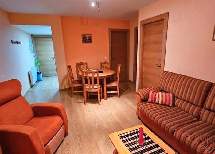 Apartamentos Canfranc Pueblo 3000